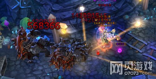 深渊牧师鬼魅之锤与炫地流光伤害对比