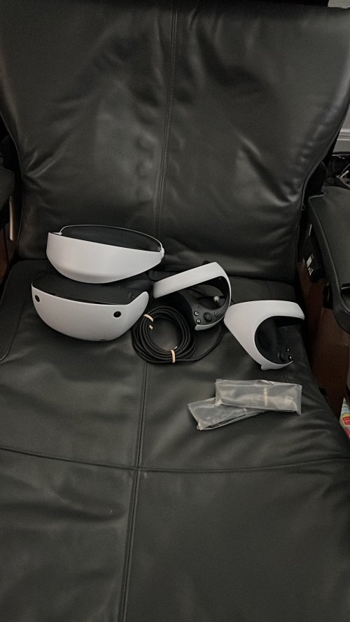 索尼PS VR2首张真机照片曝光 头显本体带有超长线缆