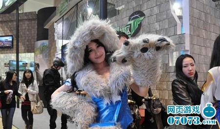 ������Ӣ�۴�����COSERһ����ů��