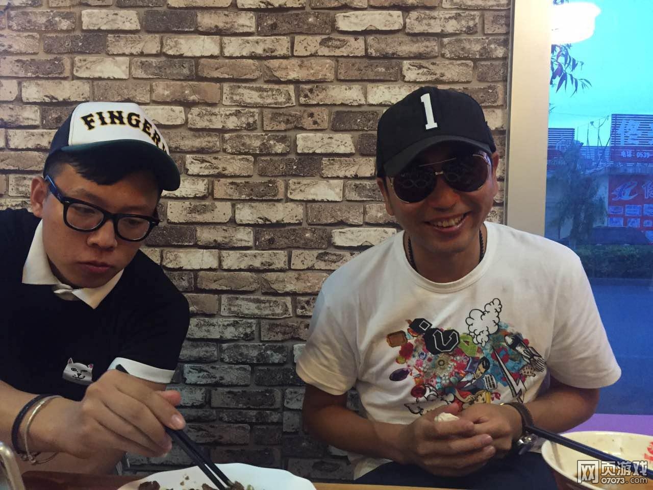 沙宝亮斗鱼直播吃饭引30万人围观