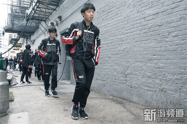 LOL英雄联盟欧美网友吐槽S6世界第一打野厂