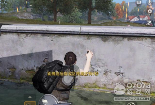 ��Ұ�ж�������ǰ�� ��ѹ����Ȼ���а�������ǹ