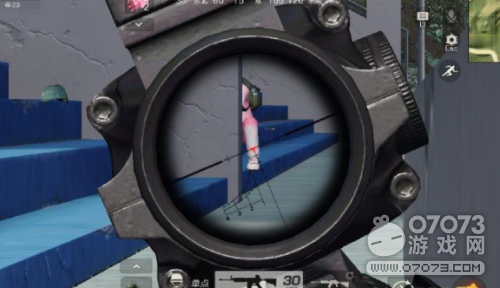 荒野行动自带减伤 打人还得打脚