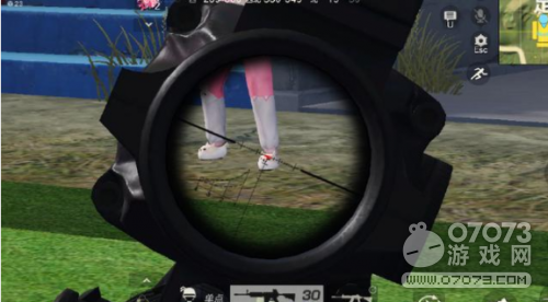 荒野行动自带减伤 打人还得打脚