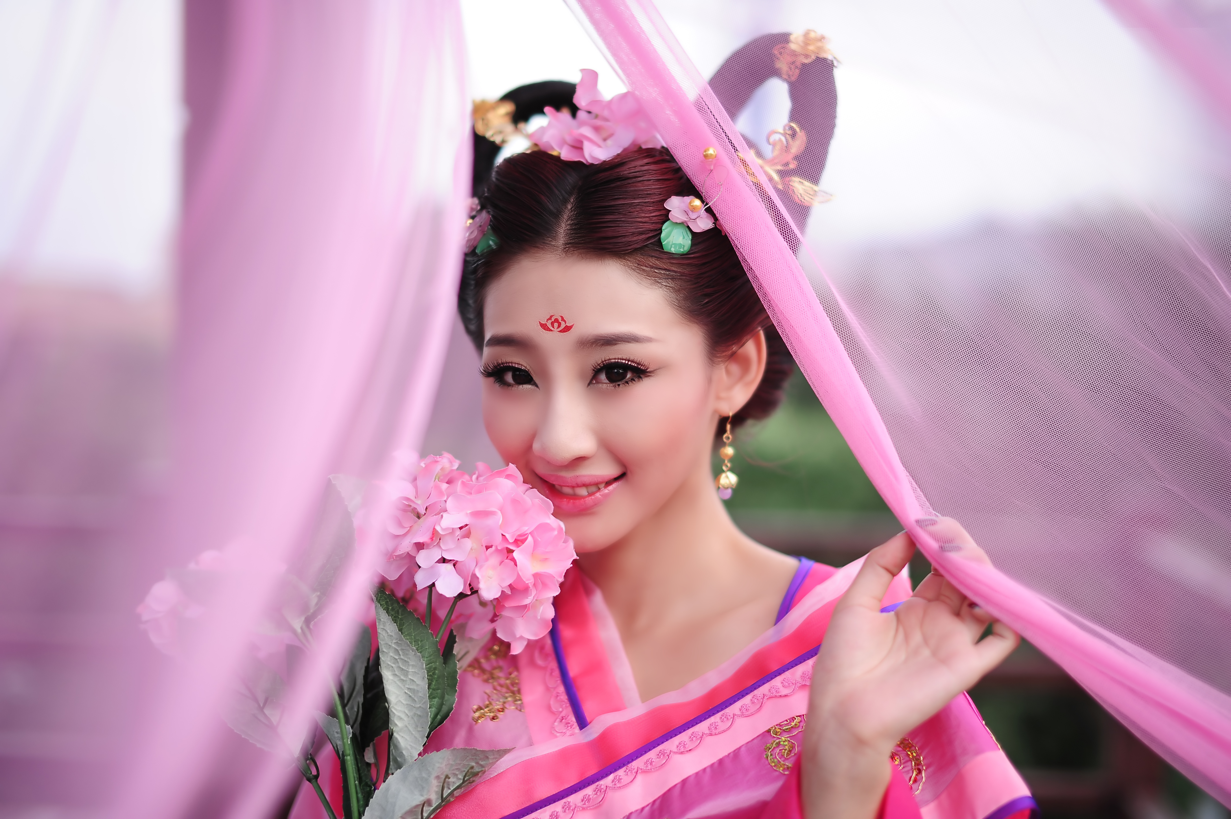 传奇盛世代言人牛小蘑菇