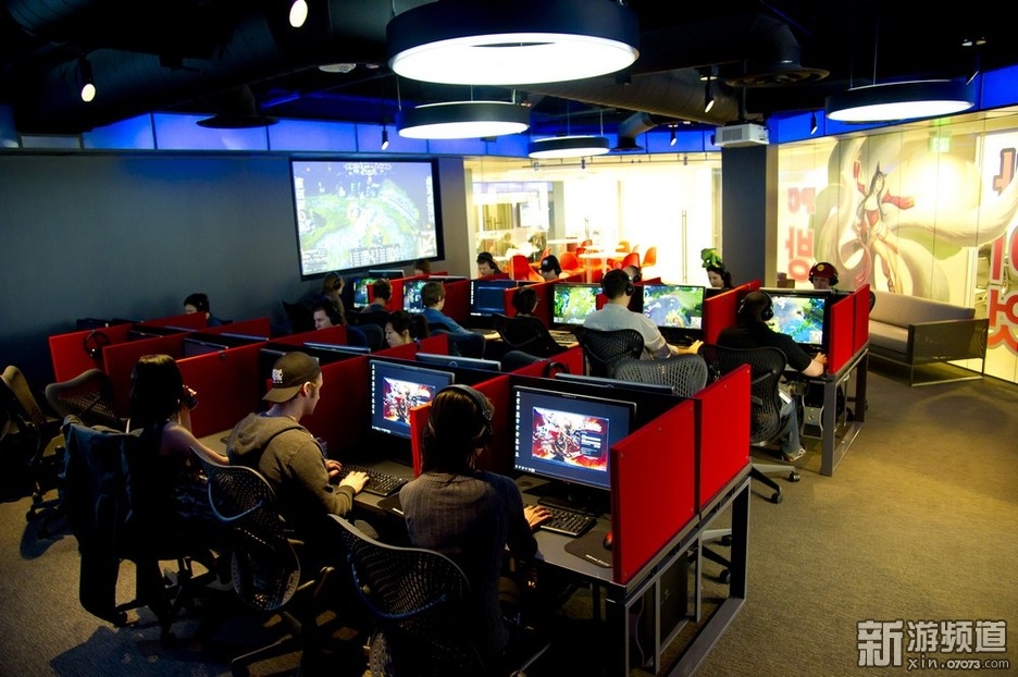 先锋,自从九月初以来,英雄联盟在韩国网吧的占有率慢慢反超守望先锋